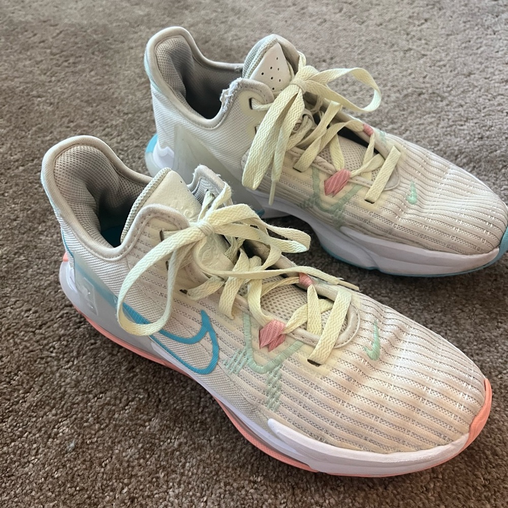 Lebron Easter coconut milk basketball volleyball shoes 8 men’s 9.5 women’s